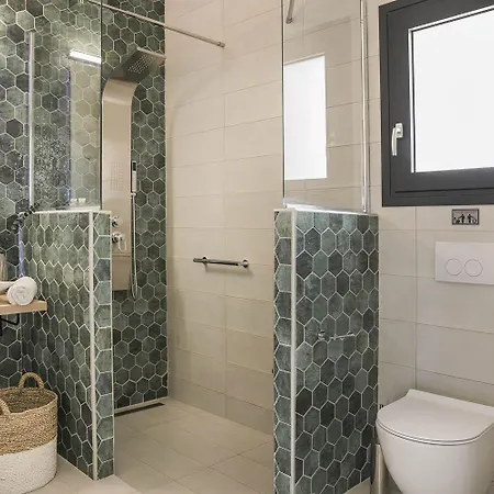 Pinelopi Tria Vila *