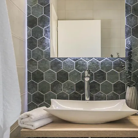 Pinelopi Tria * Kounopetra